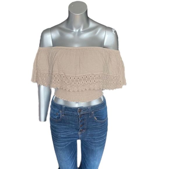 🐚Beautiful  Peasant Blouse🐚 VERY flattering 💫 - Picture 2 of 3